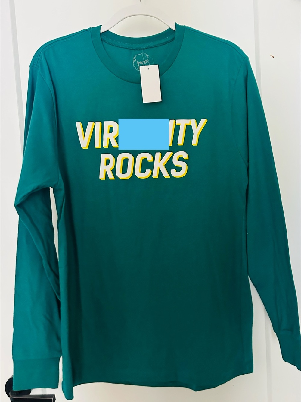 NWT Danny Duncan Long-Sleeve Graphic Tee - V ROCKS, medium